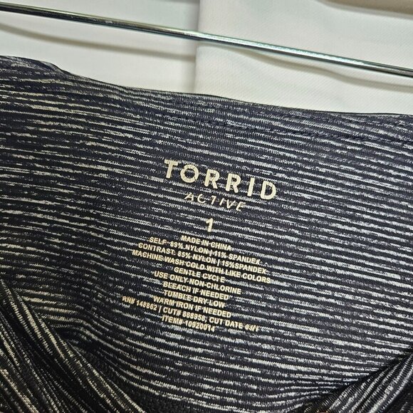 Torrid Active Black & Gray Leggings With‎ Mesh Panel Accents Size 1 - Picture 4 of 8
